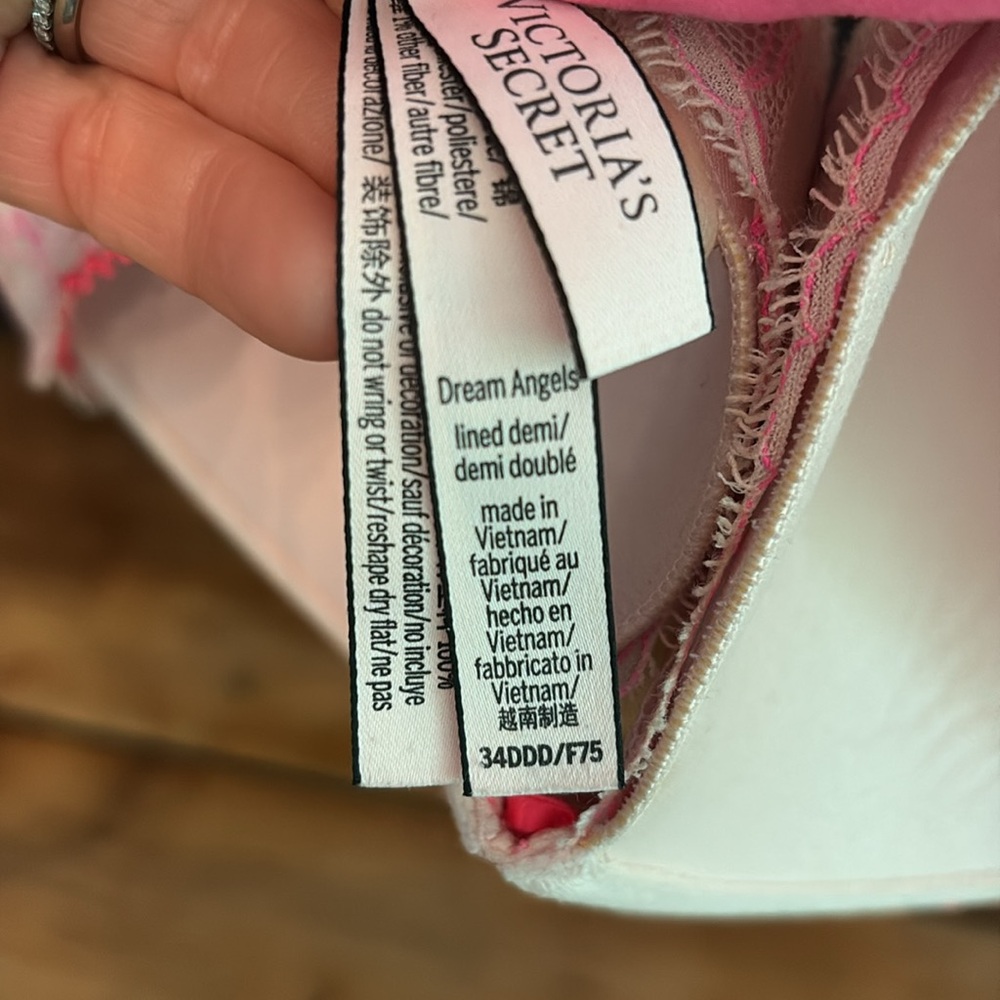 Victoria’s Secret Lace Bra (34DDD/34F) - Picture 5 of 7